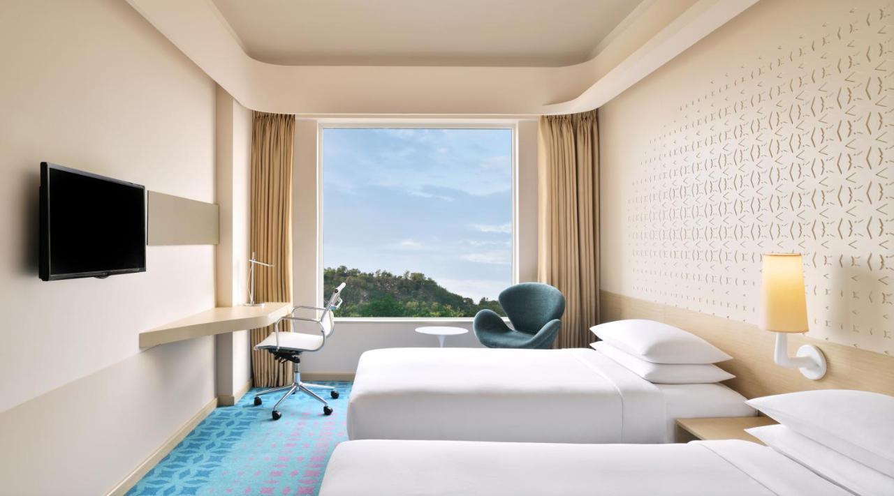 Hotel Fairfield By Marriott Hyderabad Gachibowli Exterior foto